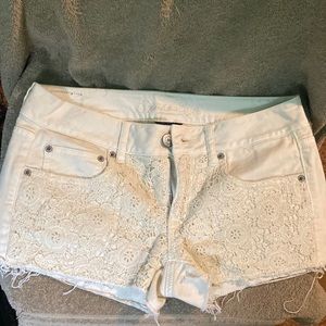 American eagle eggshell denim shorts size 6.